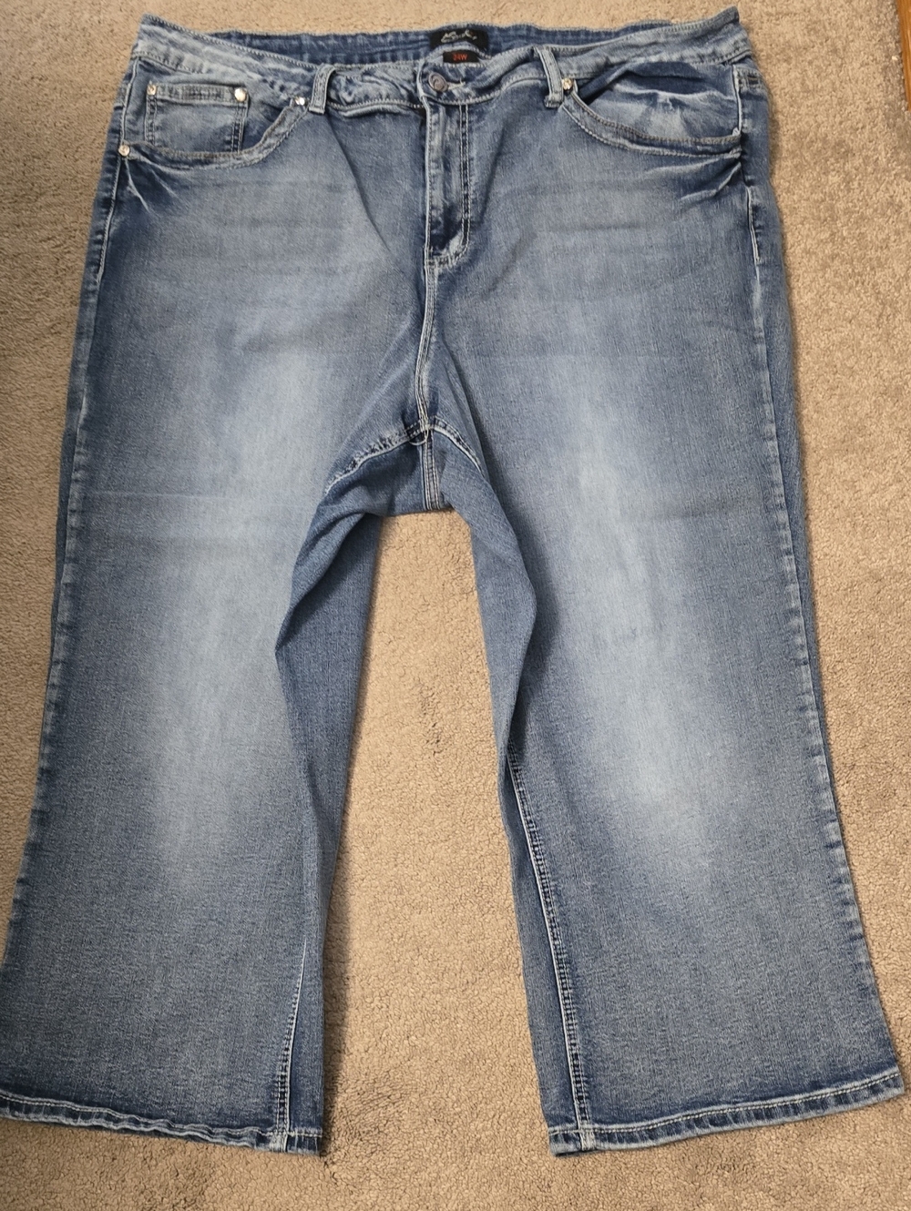 Earl Jeans Light Blue Denim Capris with Subtle Fade